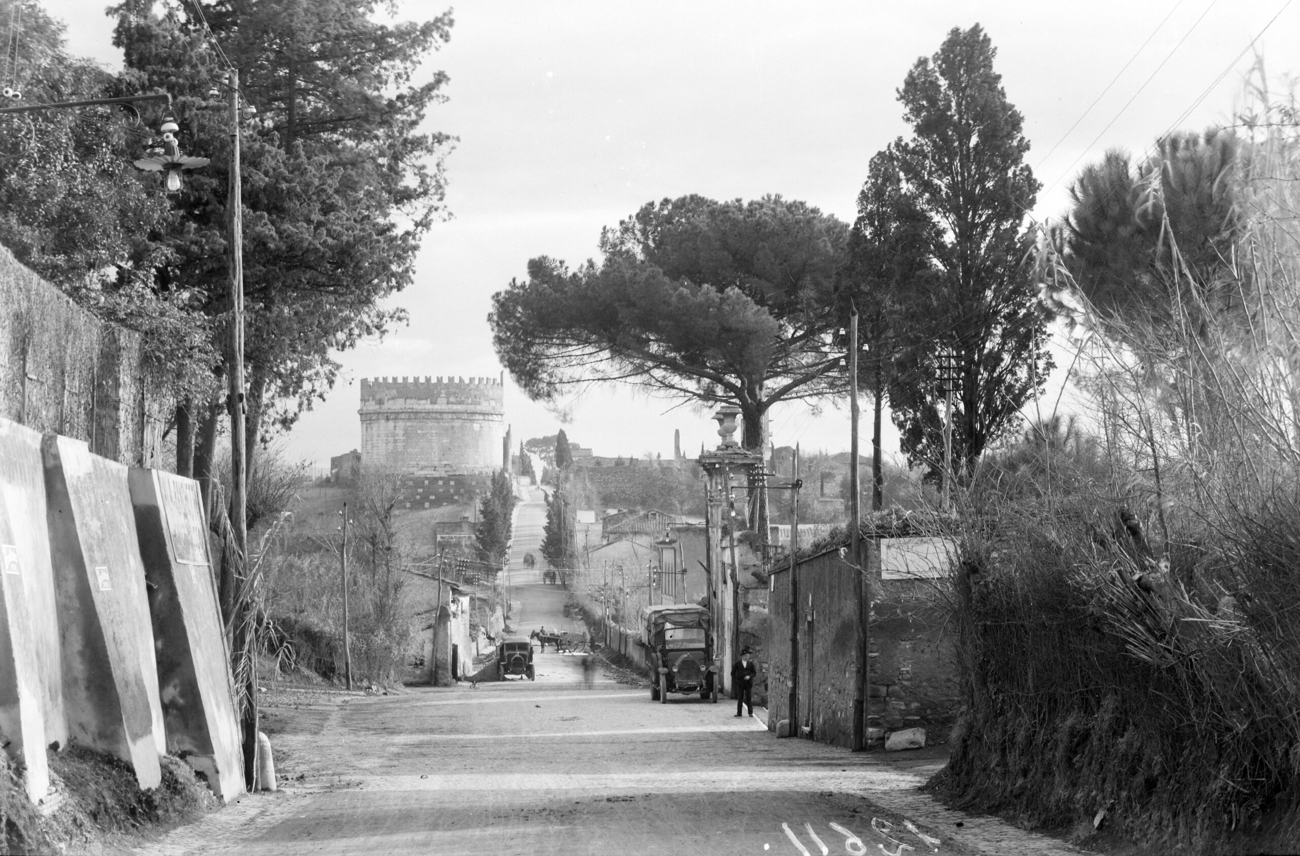 Il Mausoleo di Cecilia Metella e via Appia Antica