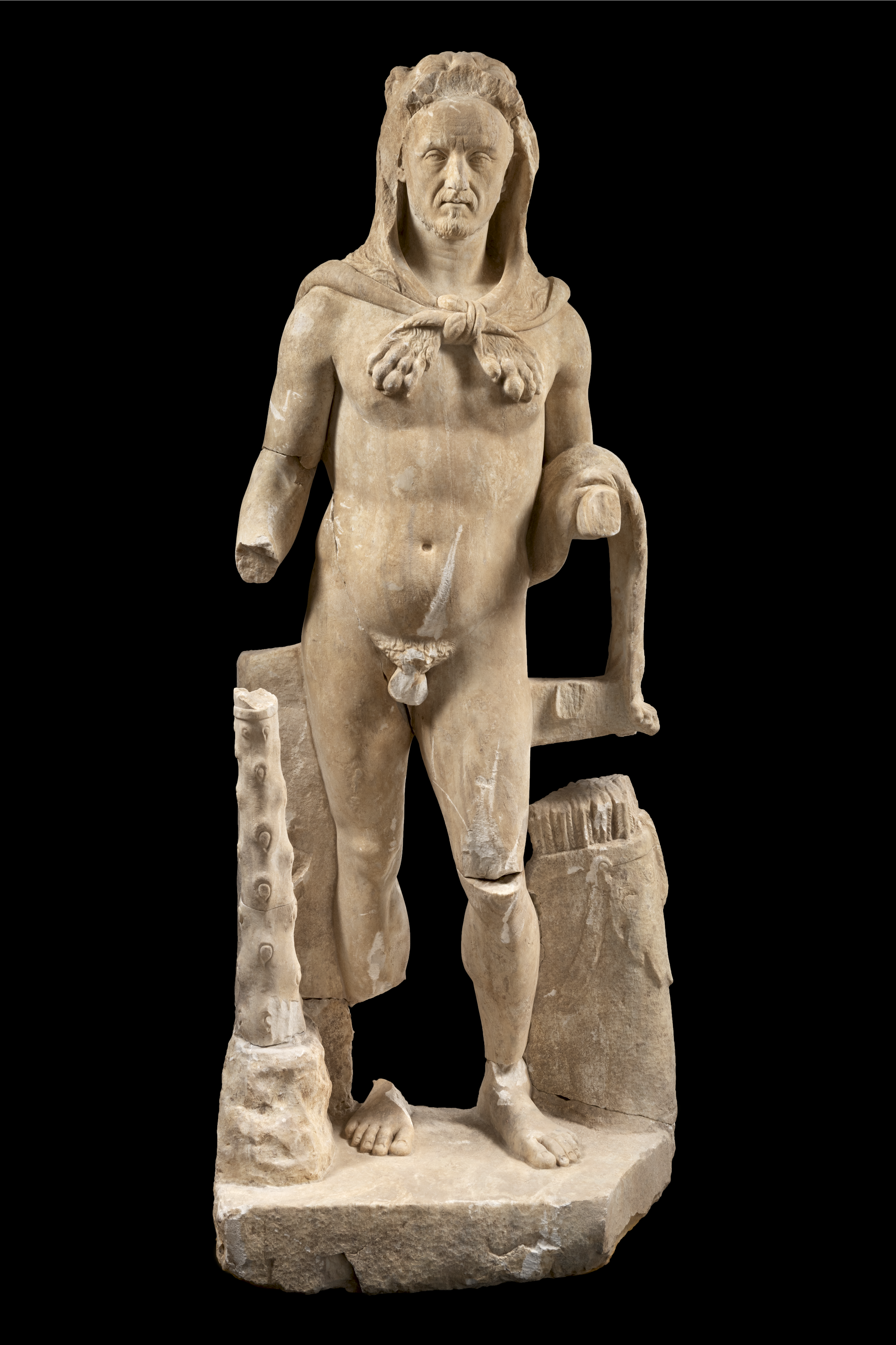 Statua di personaggio in veste di Ercole