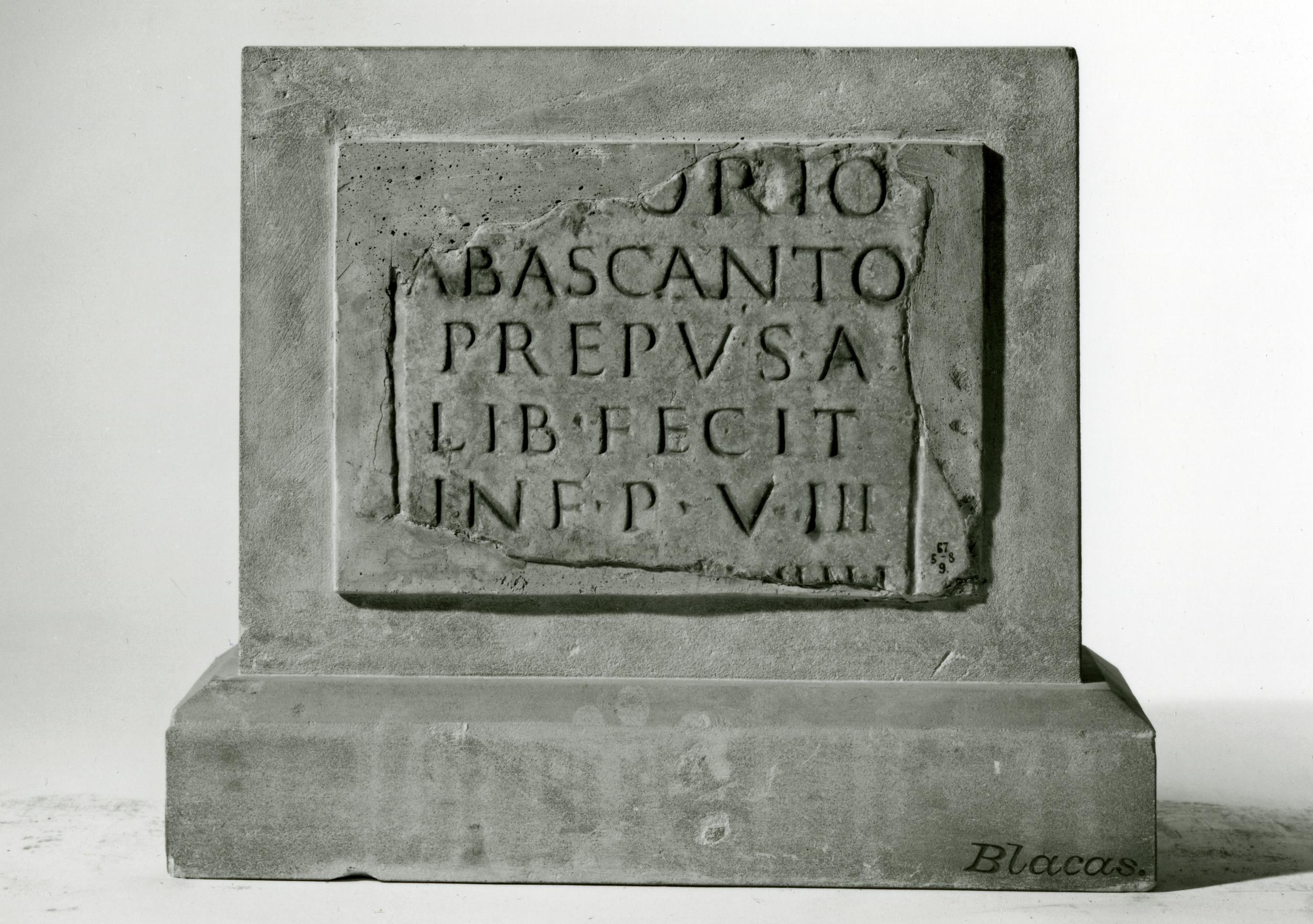 Epitaffio con iscrizione in latino