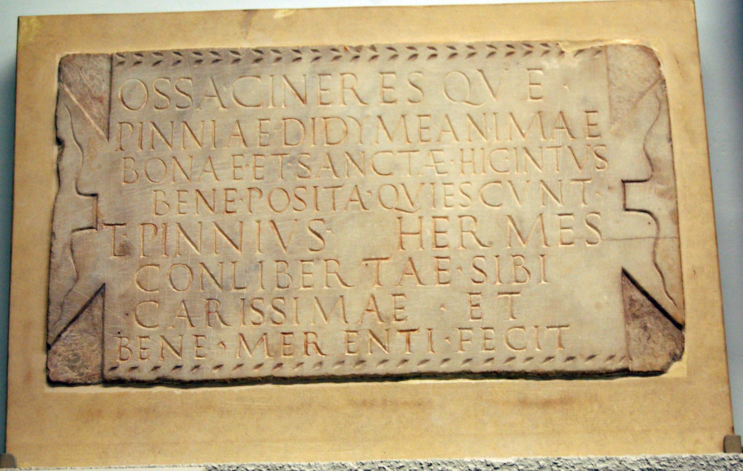 Epitaffio con iscrizione in latino da un colombario sulla Via Appia