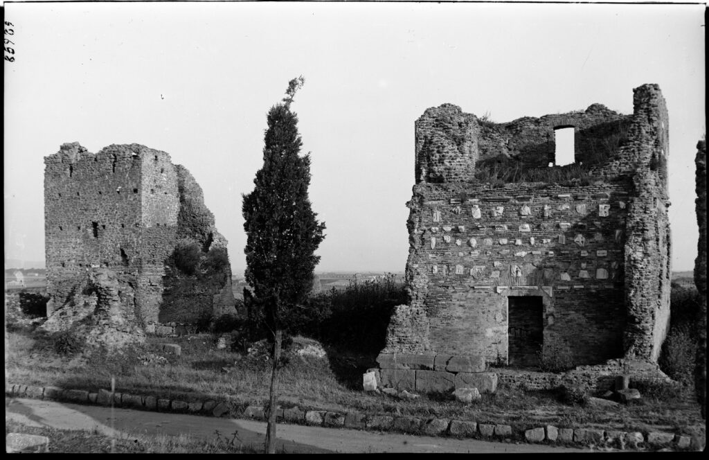 Resti di tomba romana sulla via Appia Antica